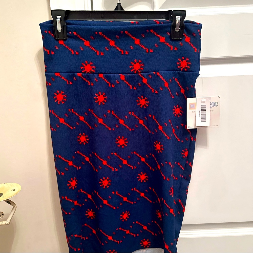 New with tags, Lularoe Cassie Skirt Size Small.
